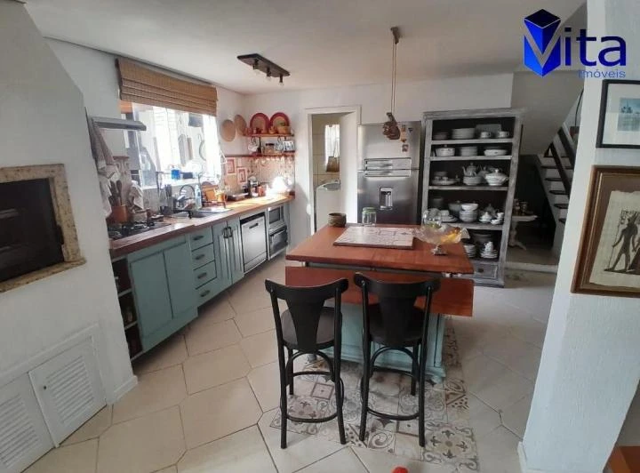 Furnished house with open-plan kitchen and 388 m² — photo 3