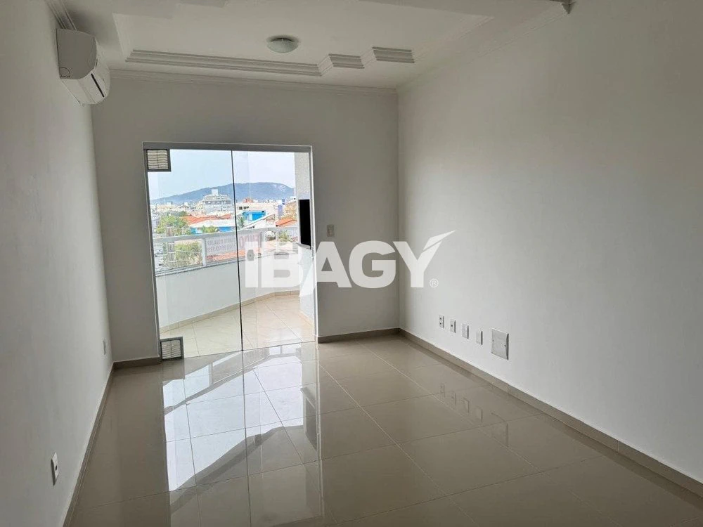 One-bedroom apartment in a building with a pool — photo 8