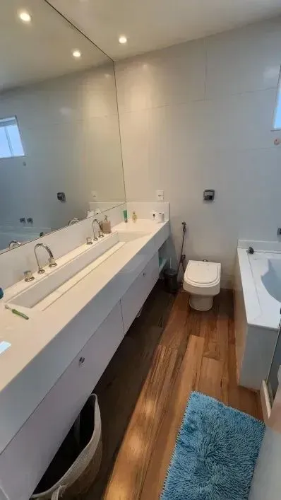 House with 5 bedrooms and an open-plan kitchen — photo 11