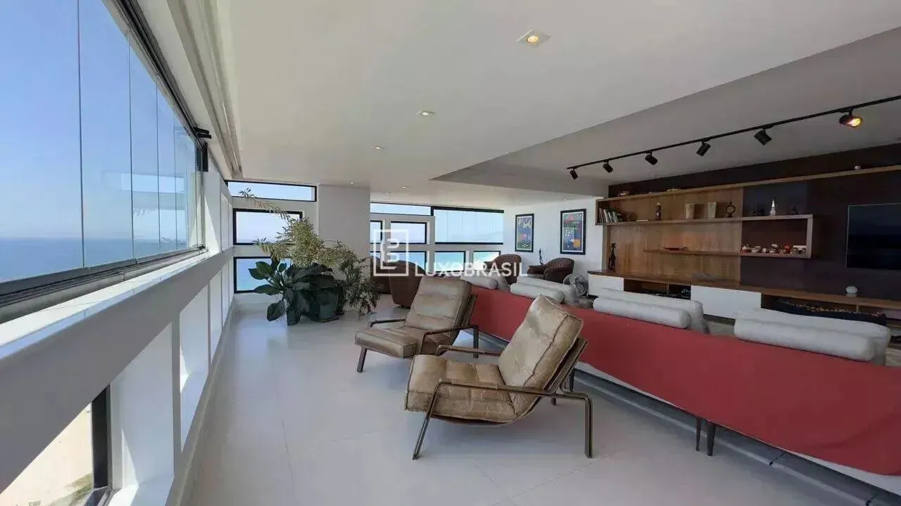 Furnished 3-bedroom apartment with 4 bathrooms and 330 m² — photo 4