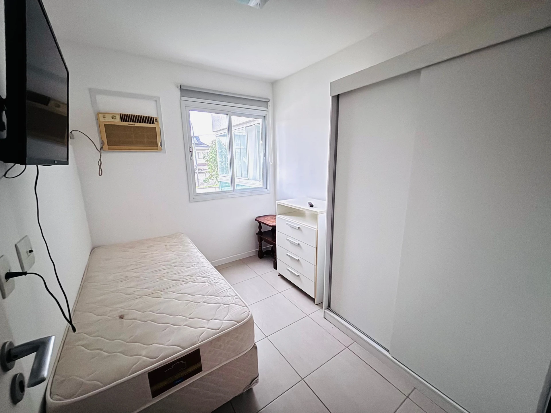 Furnished 2-bedroom apartment with separate kitchen — photo 35