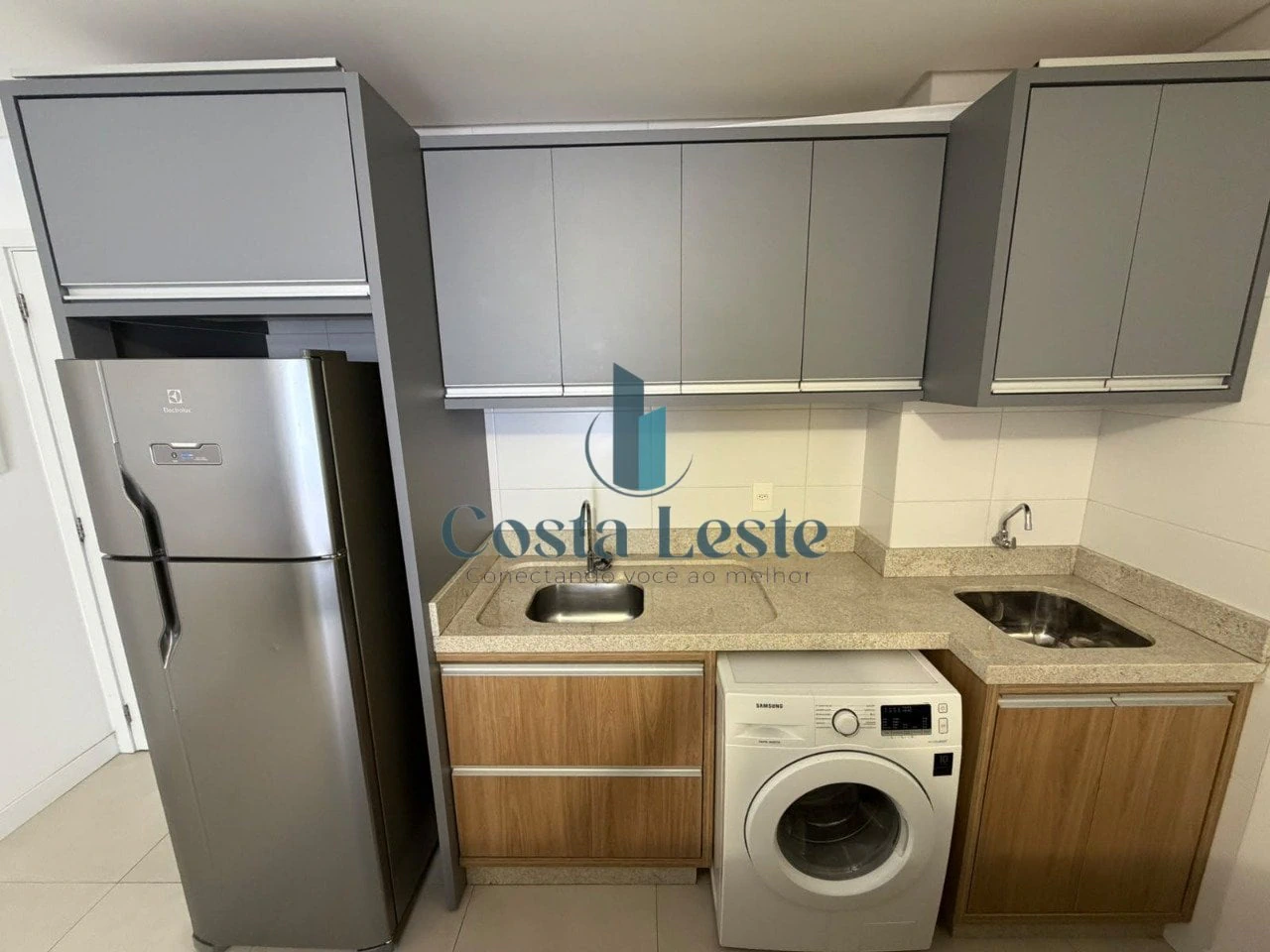 One-bedroom apartment with a washing machine — photo 13