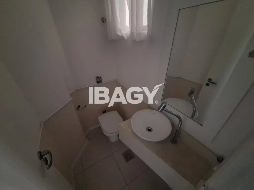 170 m² unfurnished apartment with 3 bedrooms and suite — photo 10