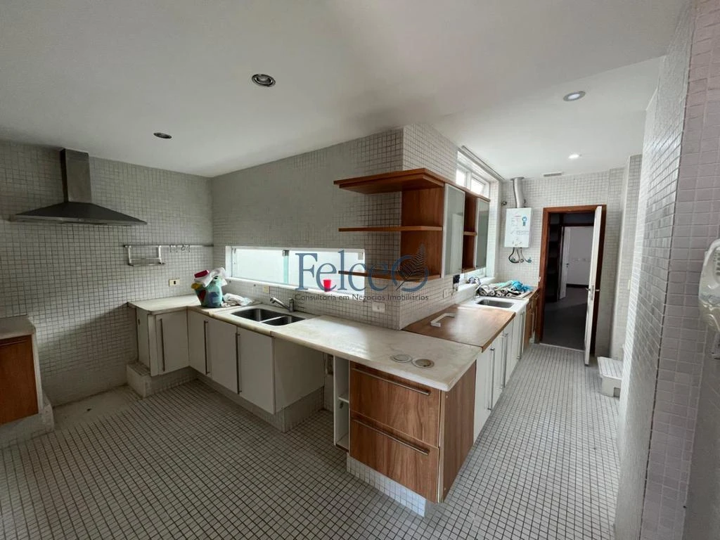 Penthouse apartment with 4 en-suite suites — photo 21
