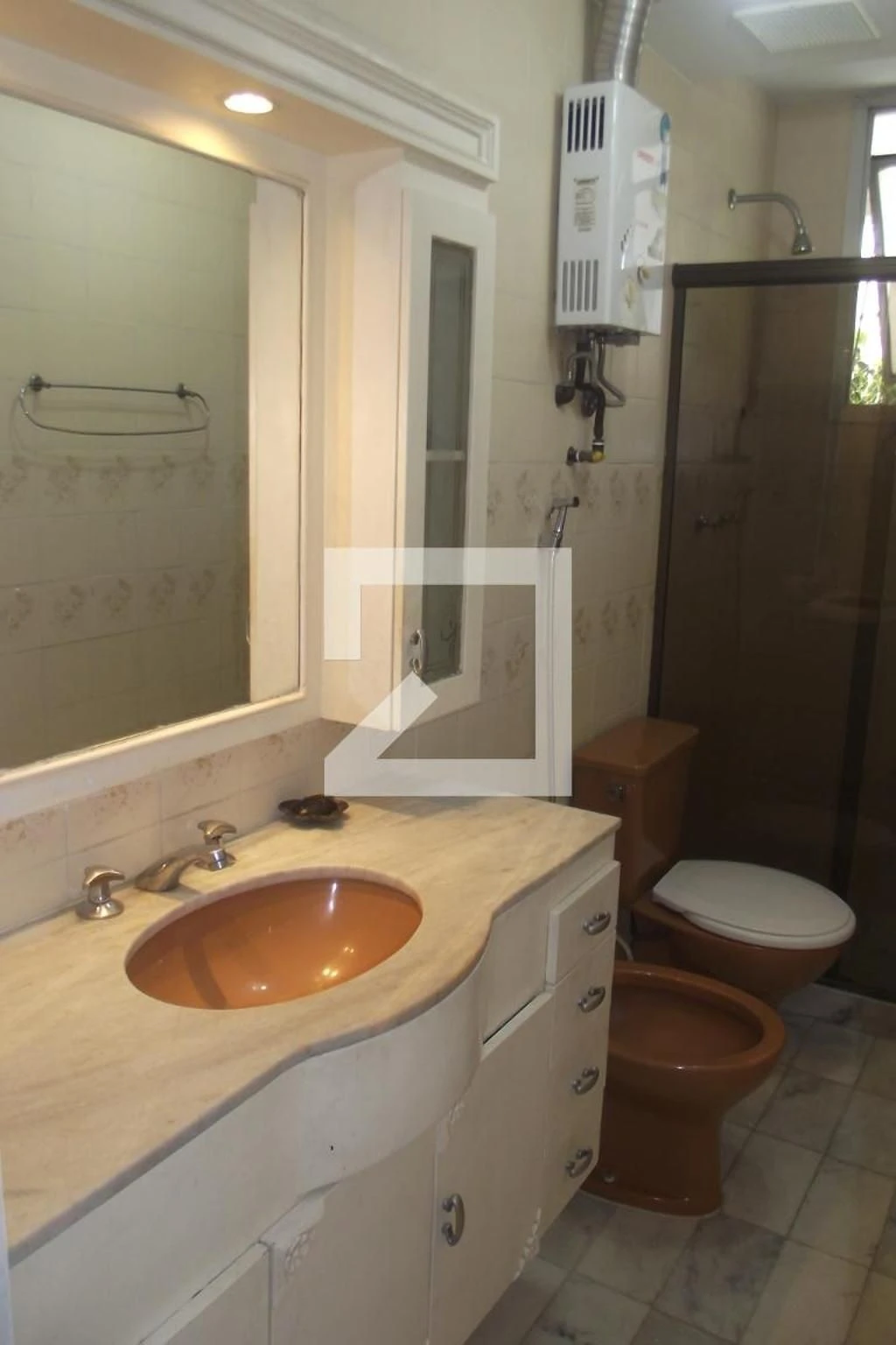 Unfurnished 2-bedroom apartment with a suite bathroom — photo 46
