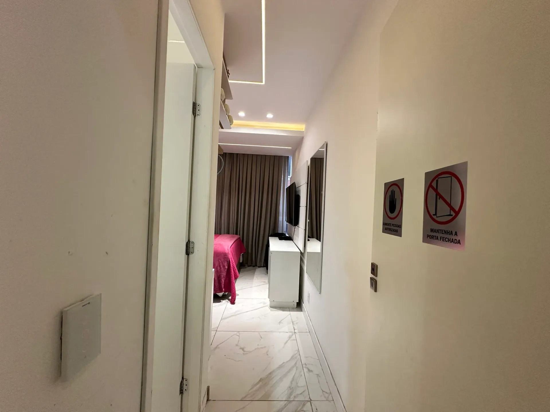 Furnished 250 m² apartment with 4 bedrooms and 5 bathrooms — photo 64