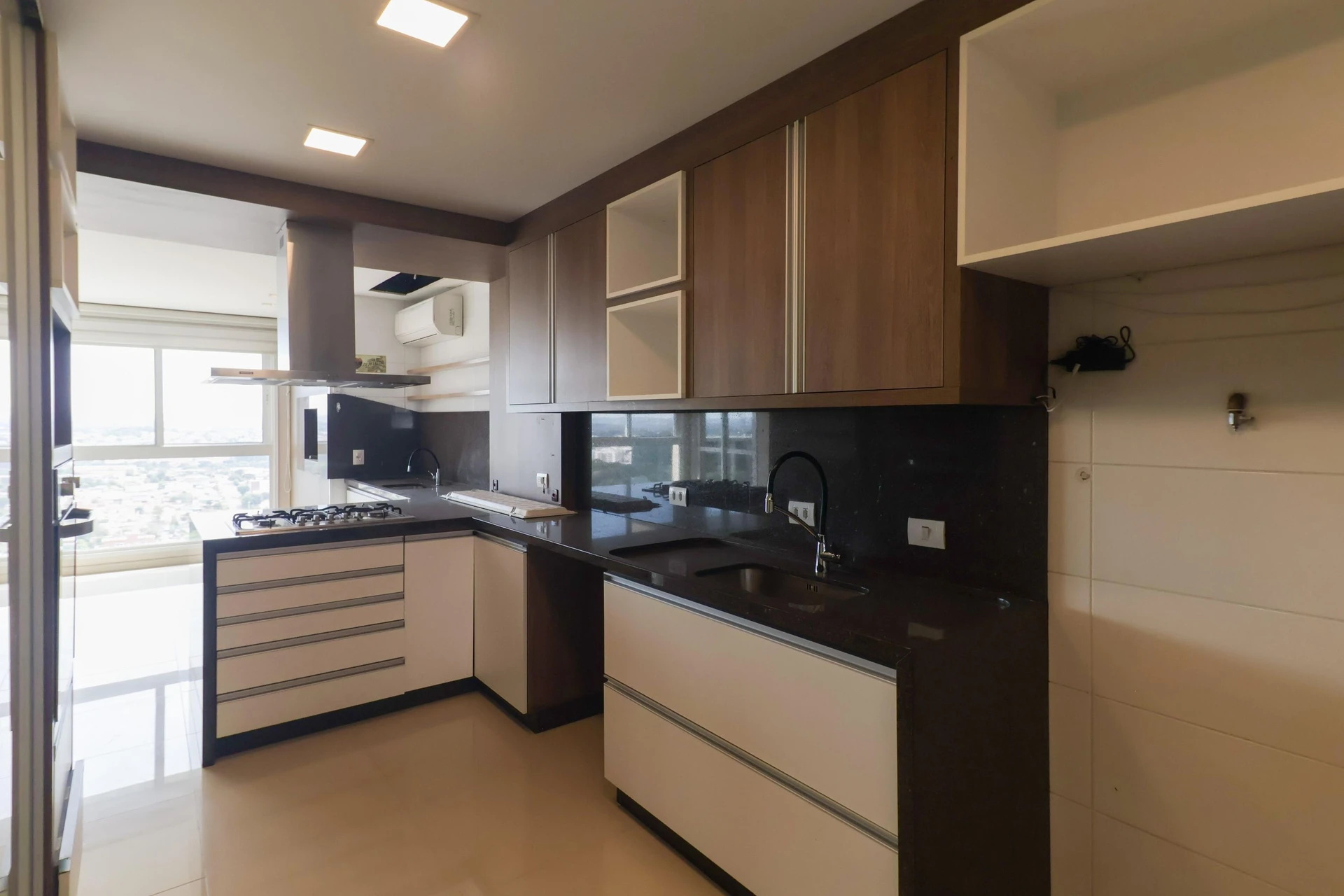 Furnished apartment, 266 m², with a bathtub — photo 14