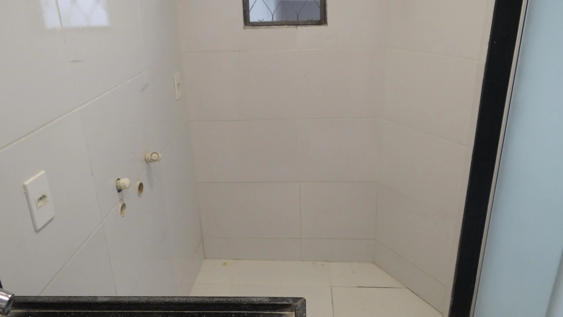 Casa de 384 m² com janelas do piso ao teto e varanda gourmet — photo 138