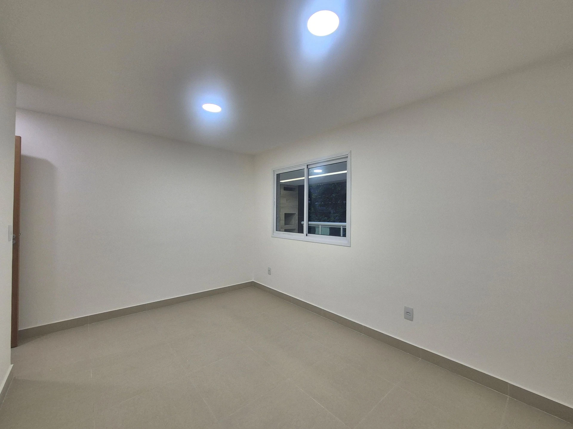 3-bedroom apartment with a grill on the balcony — photo 6