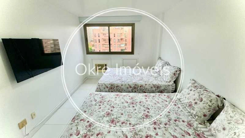 96 m² apartment with 2 bedrooms and a glass shower — photo 3
