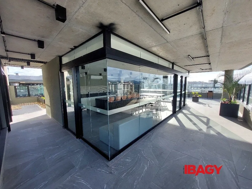 Furnished studio with a glass-enclosed balcony — photo 28