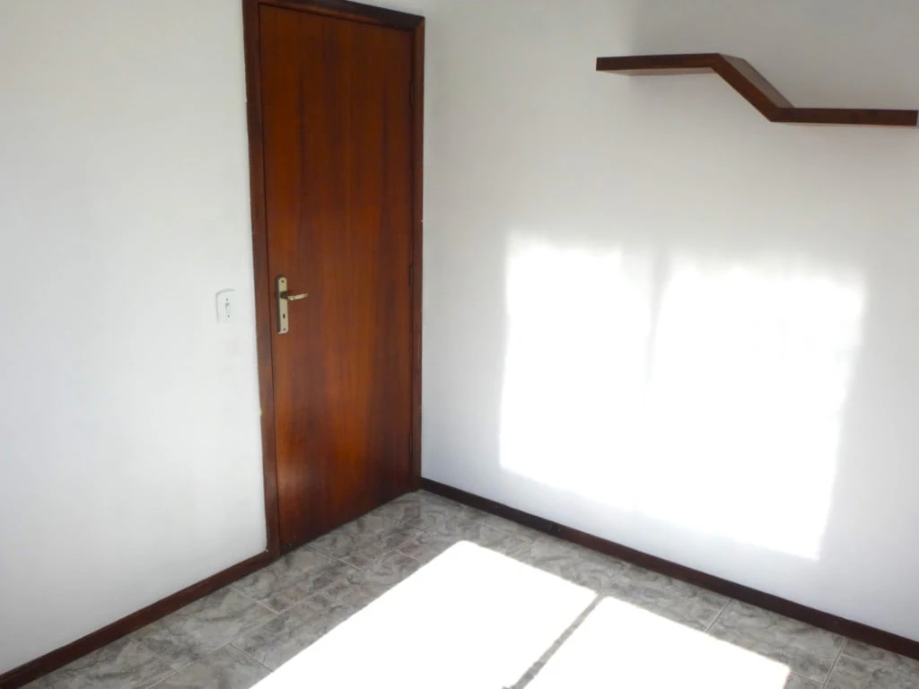 Balcony with a grill in a one-bedroom apartment, 72 m² — photo 18