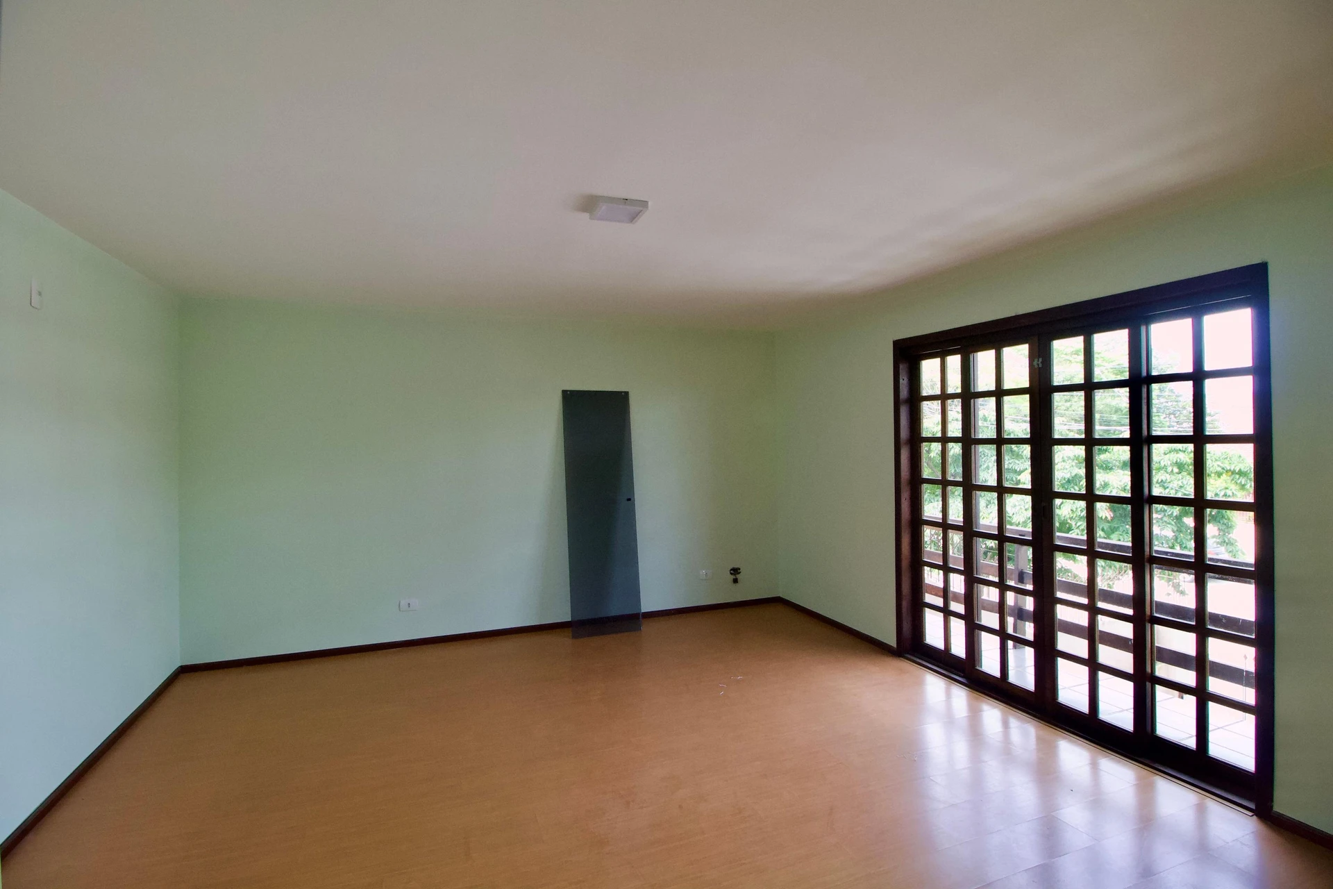 4-bedroom house with a garden in Curitiba — photo 18