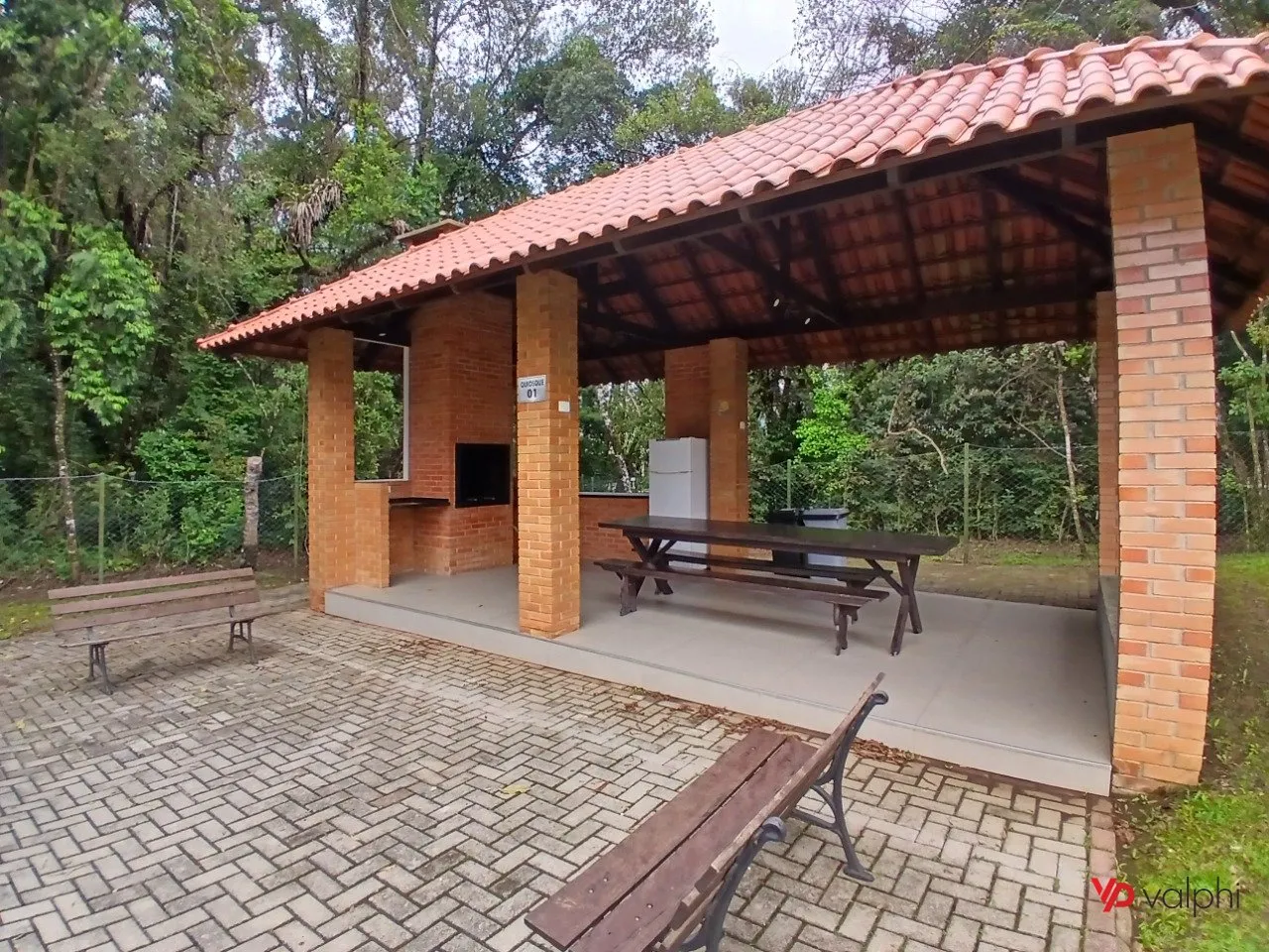 4-bedroom house with a grill on the balcony — photo 101