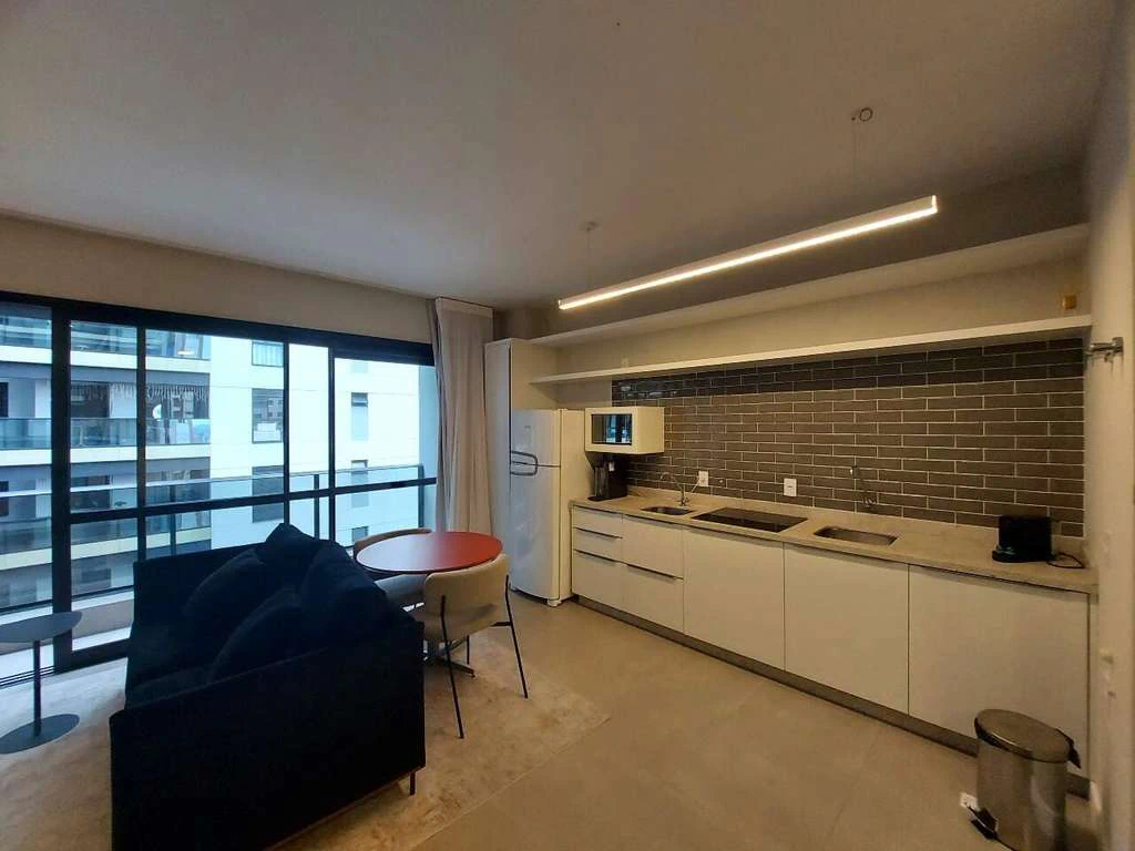 Furnished 1-bedroom apartment with a balcony — photo 4
