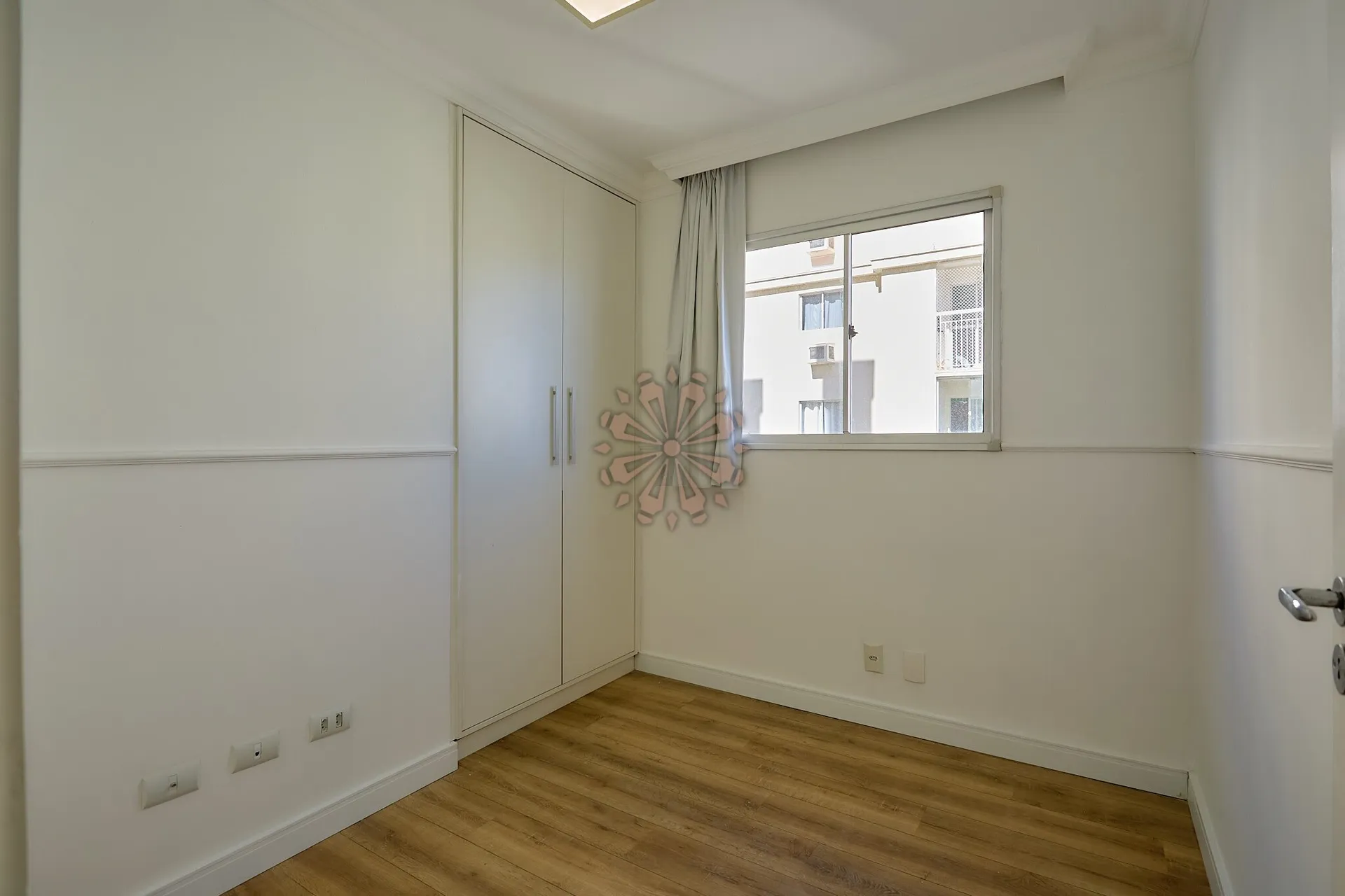 Furnished apartment, 68 m², with a glass-enclosed balcony — photo 23