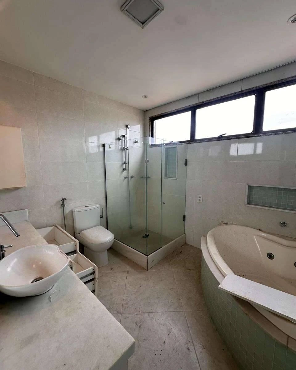 Apartment, 360 m², with a bathtub — photo 16