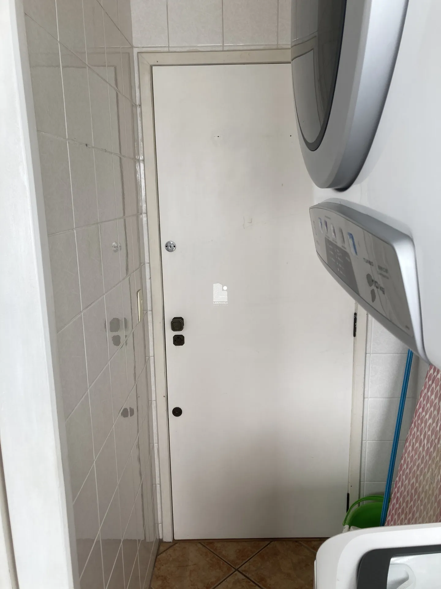 Apartamento de 2 dormitórios com cozinha separada 152 m² — photo 12