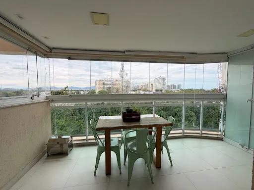 3-bedroom apartment with a glass-enclosed balcony — photo 6