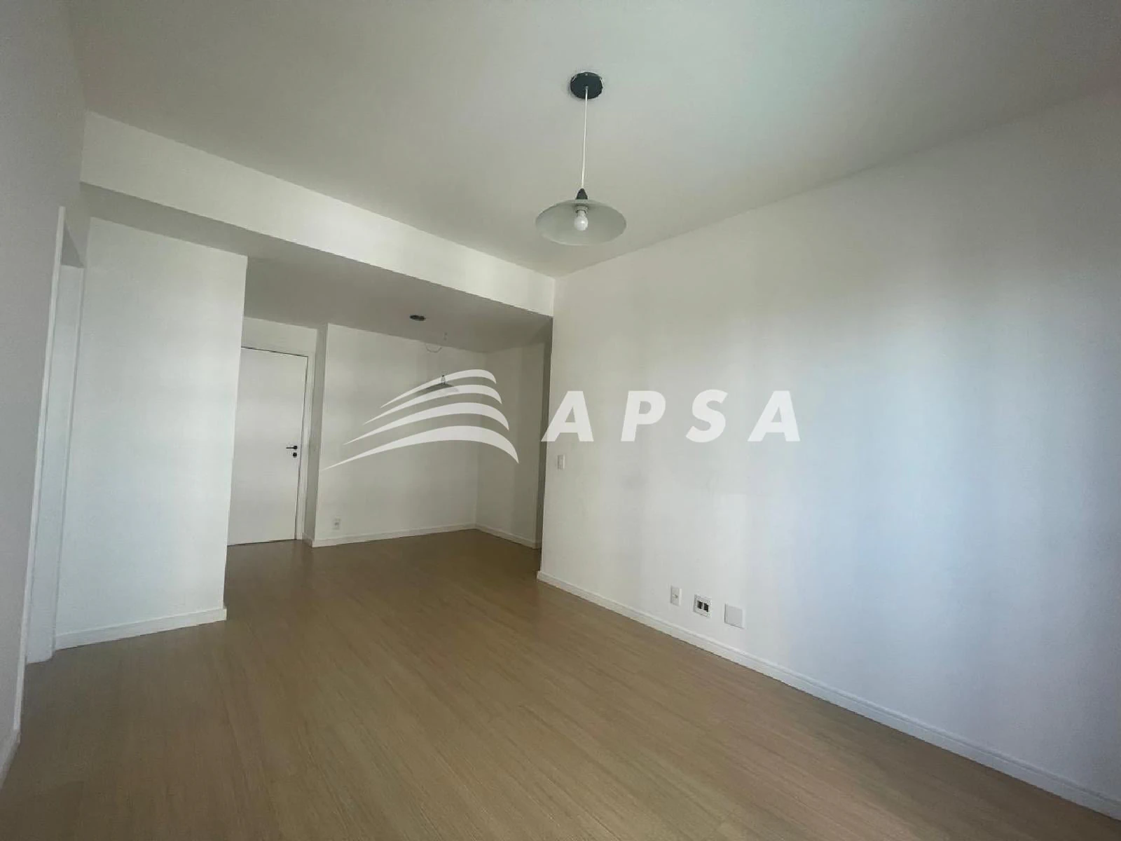2-bedroom apartment with wood or laminate floors — photo 15