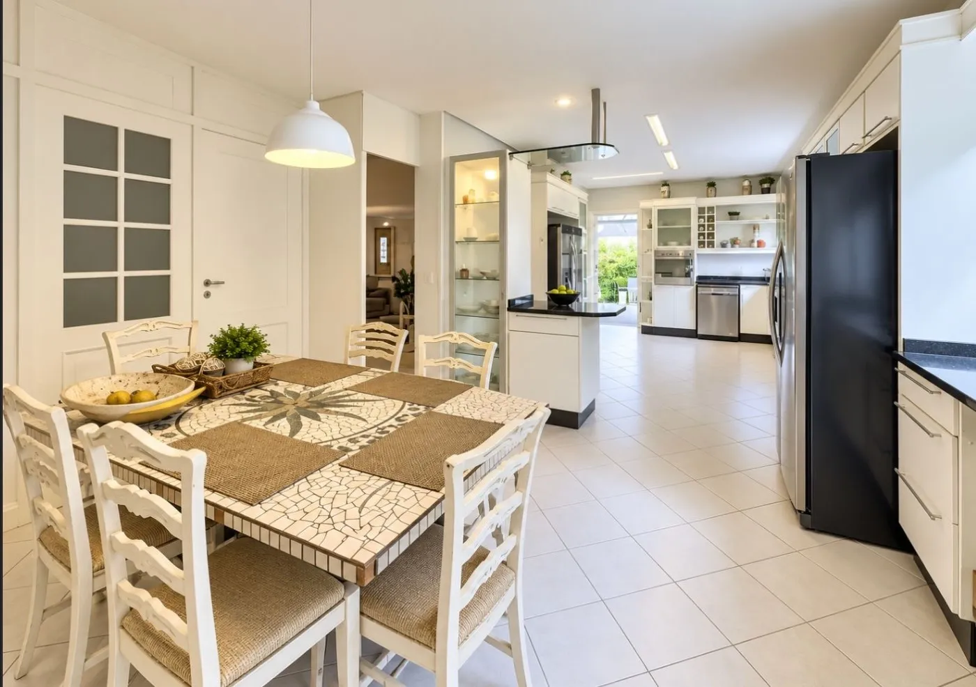 Furnished house, 660 m², with a water view — photo 32