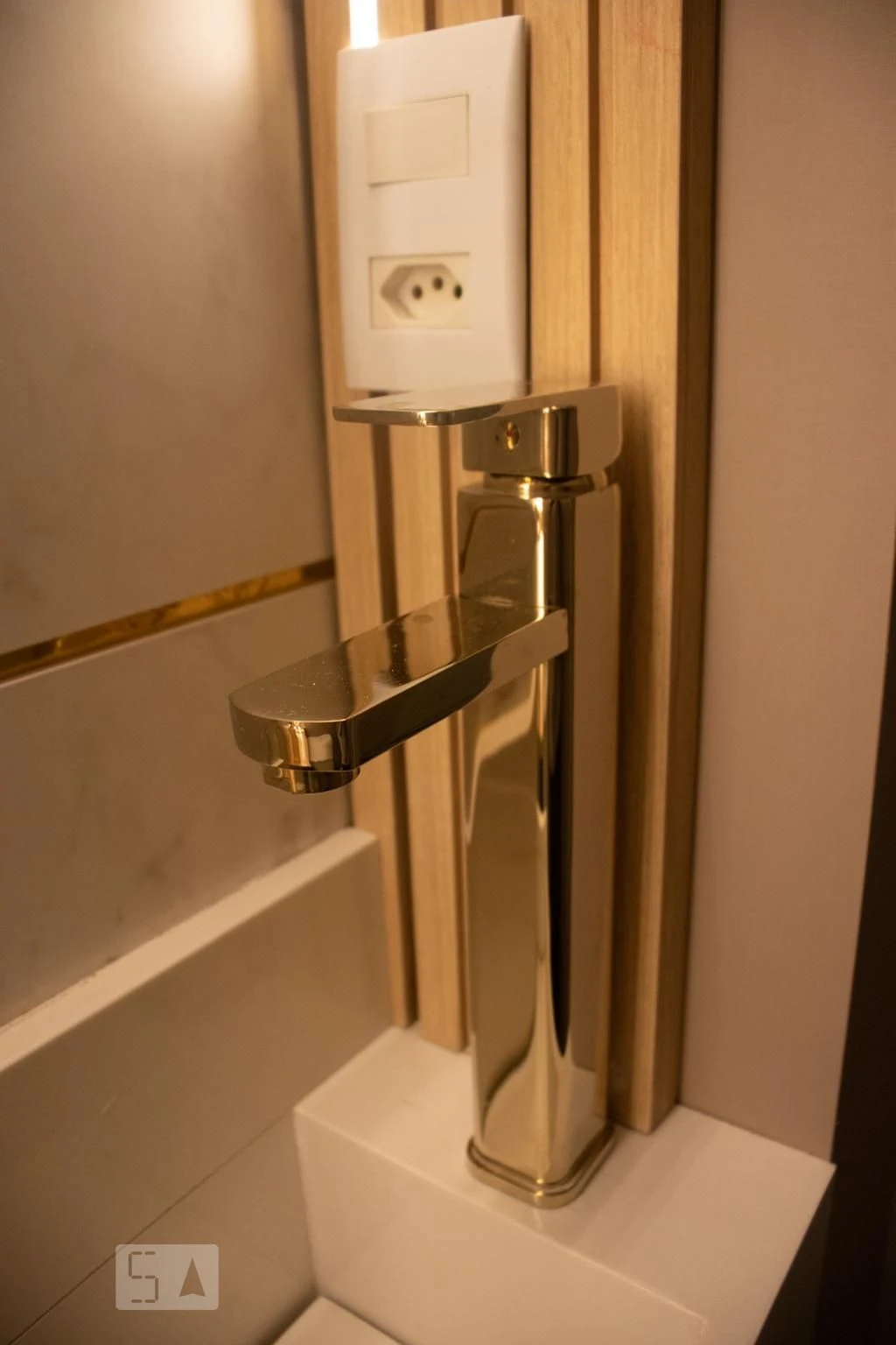 Furnished 2-bedroom apartment with enclosed glass balcony — photo 38