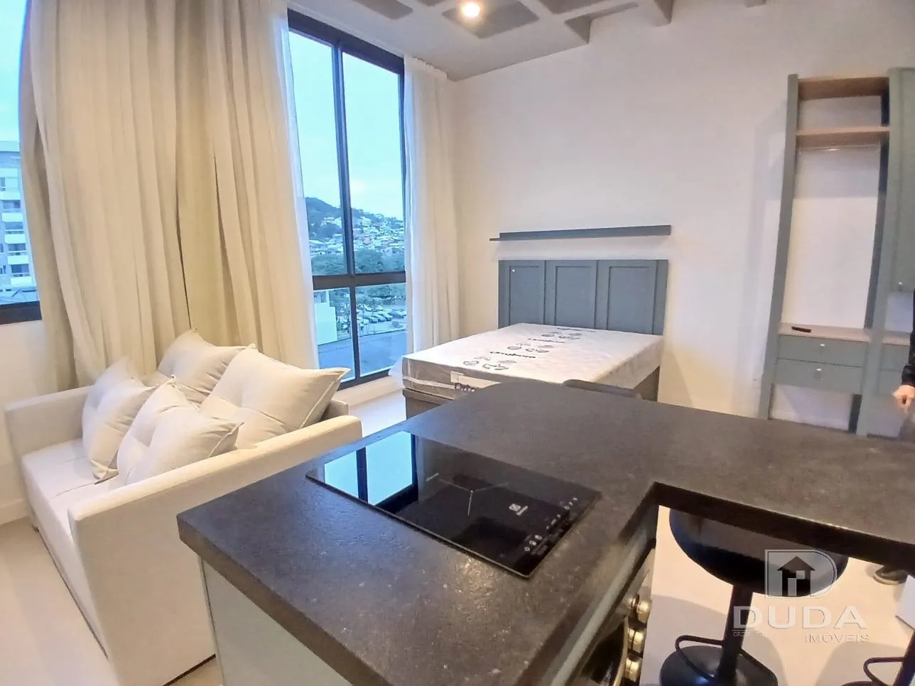 Furnished 1-bedroom apartment with balcony grill — photo 8