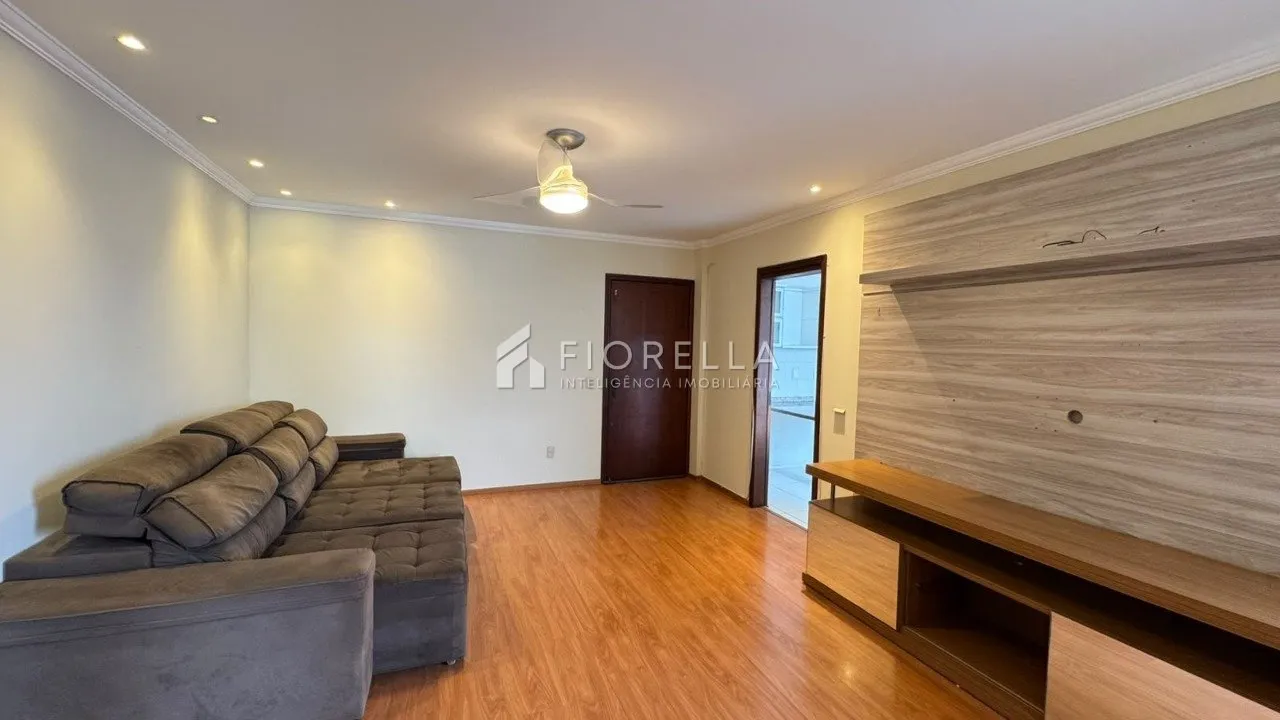 113 m² apartment with a home office and a water view