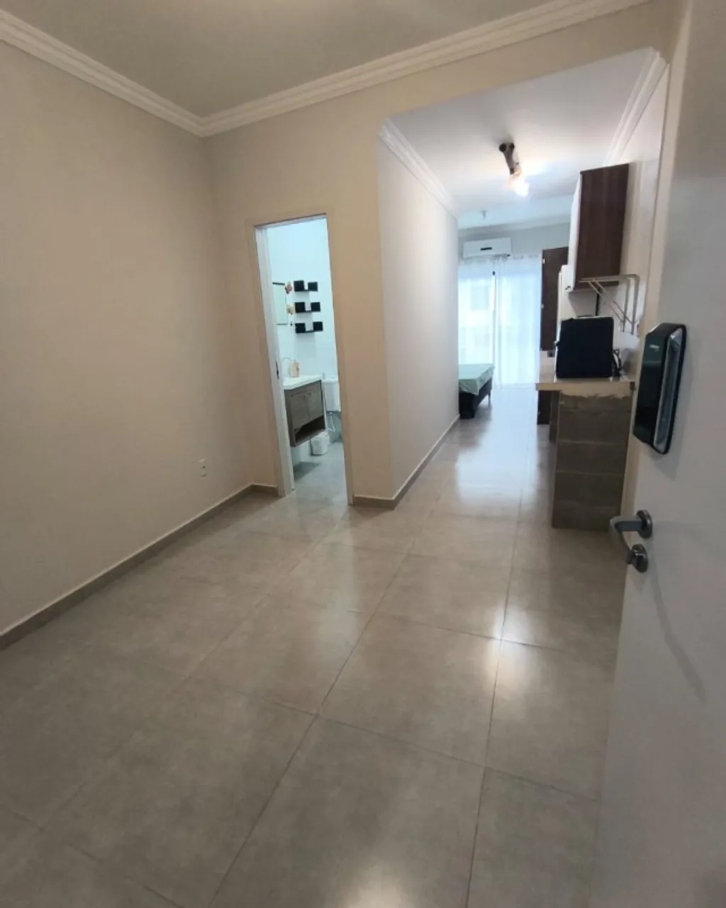 One-bedroom apartment with a washing machine — photo 4