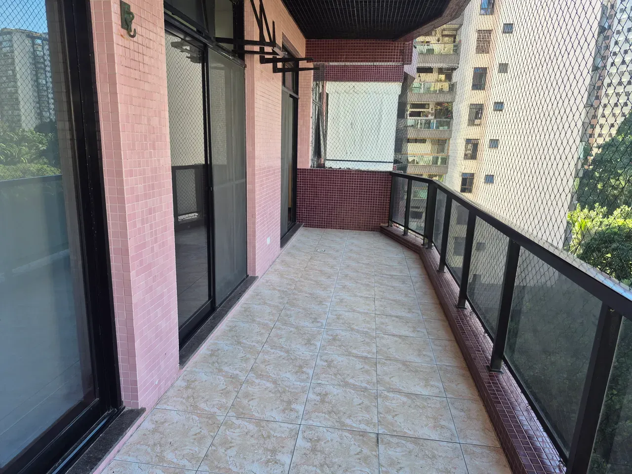140 m² apartment with 3 bedrooms and an enclosed balcony — photo 26