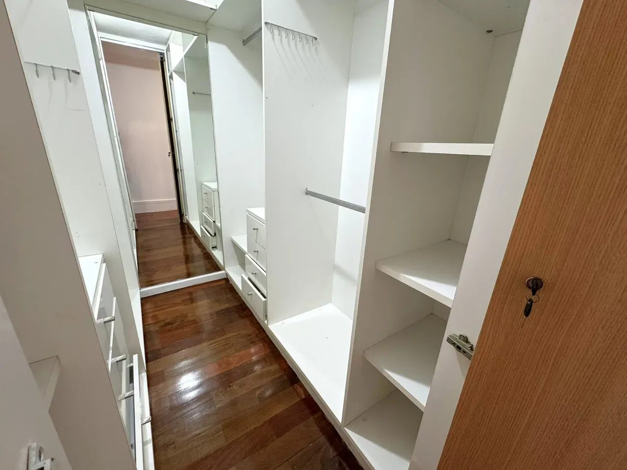 4-bedroom apartment in a building with a sauna — photo 12