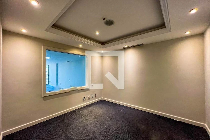 Apartment with 8 bedrooms, 3 bathrooms and 350 m² — photo 50