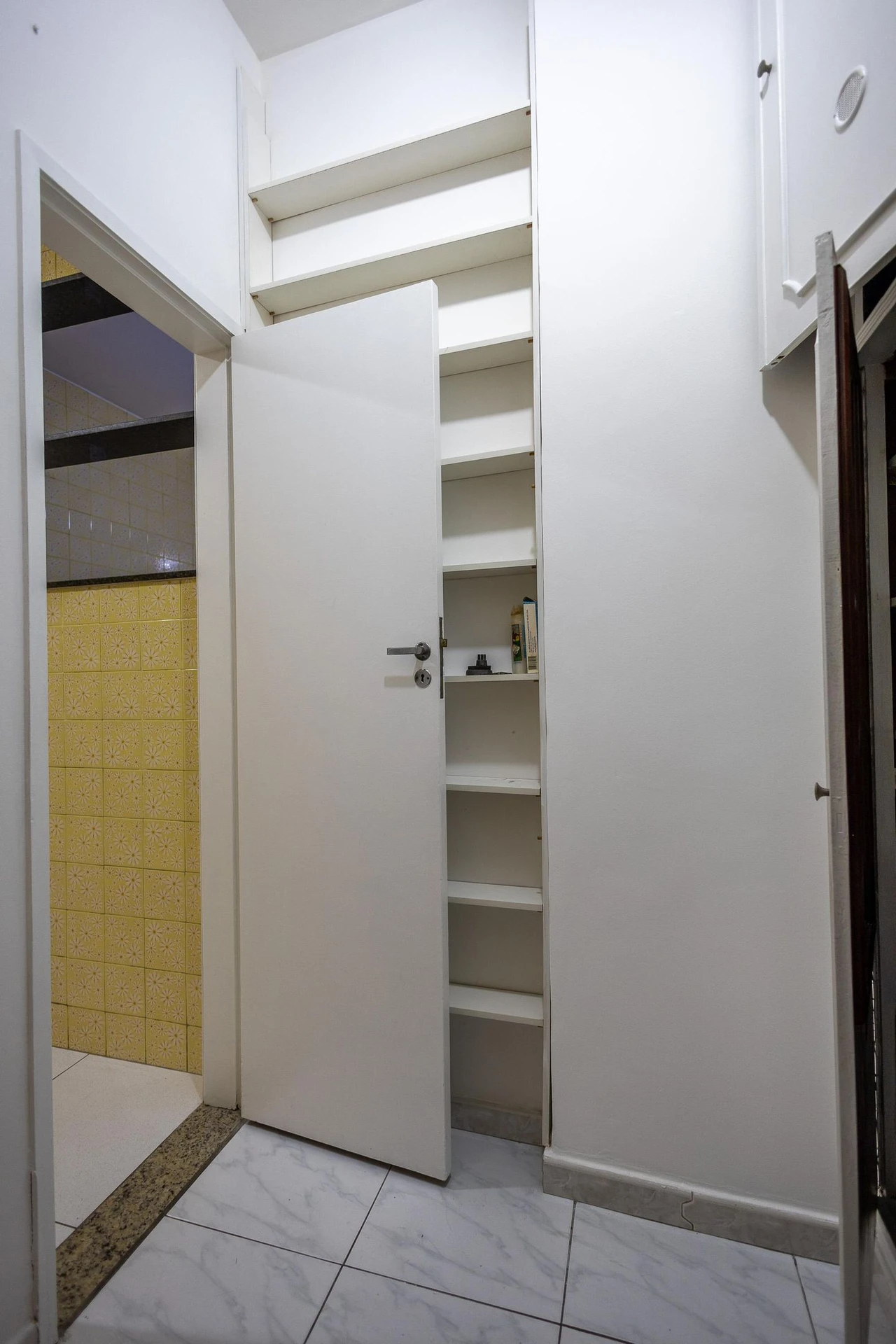 3-bedroom apartment with a park view — photo 37