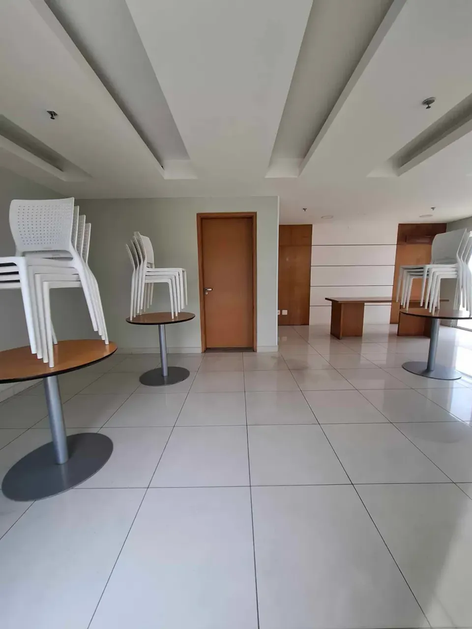 Apartamento com 2 quartos e cozinha fechada com coifa — photo 17
