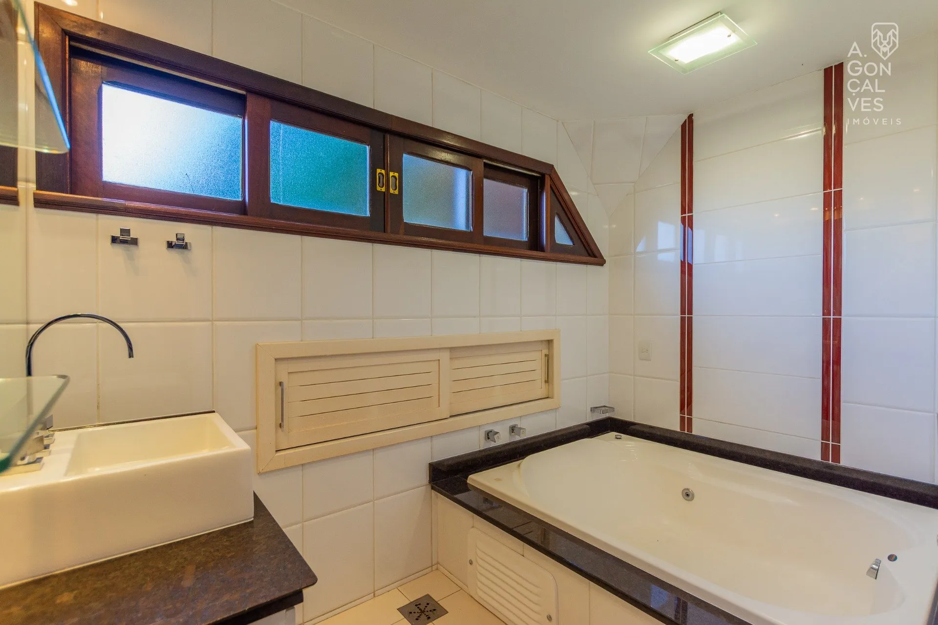 3-bedroom house with a home office — photo 11