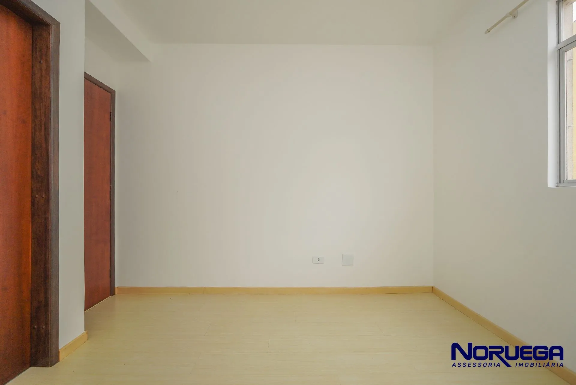 Деревянный пол или ламинат и 2 спальни: квартира 103 м² — photo 29