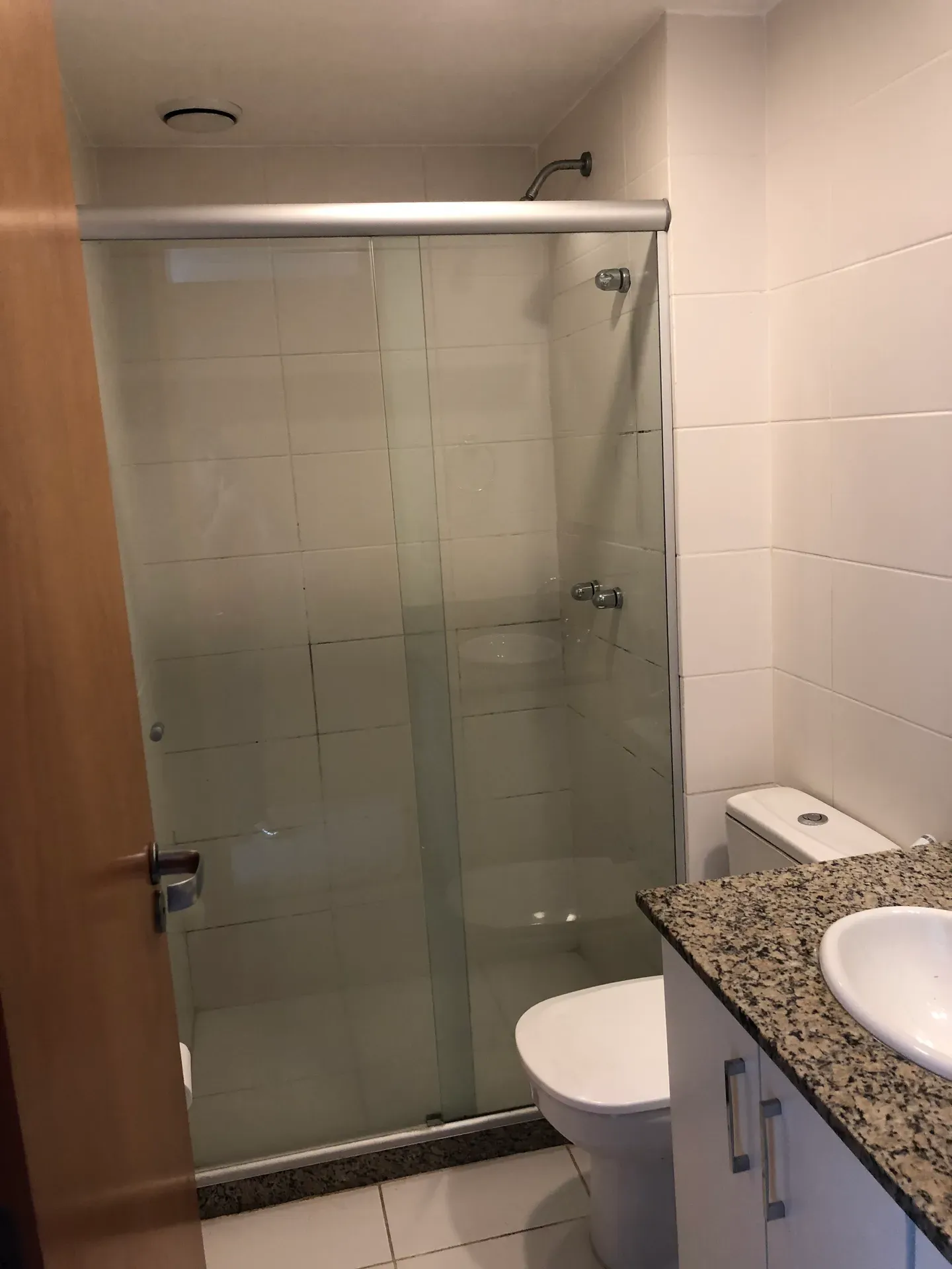 2-bedroom apartment in a building with a gym — photo 12