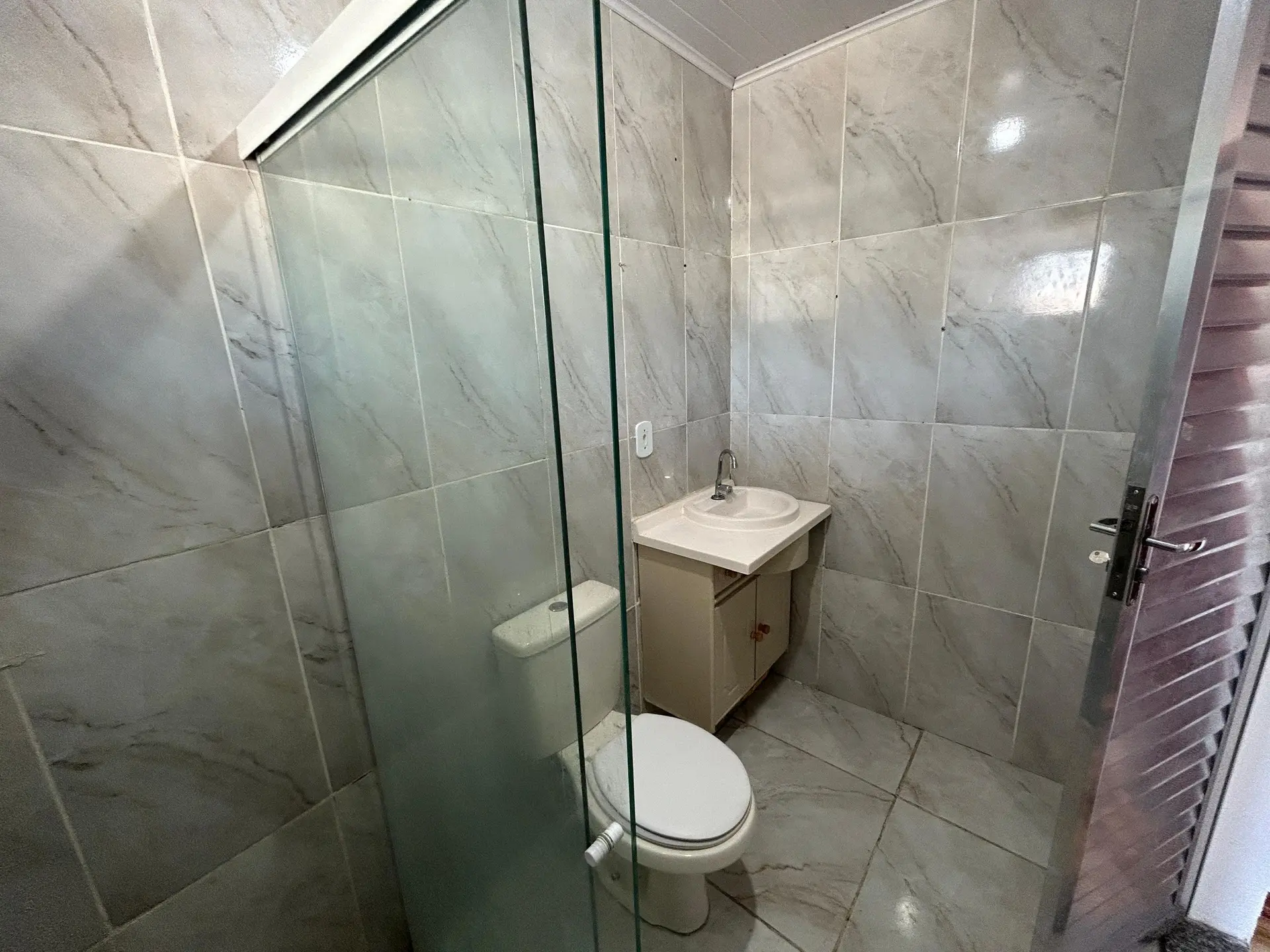 Квартира з 2 спальнями та 1 ванною з душовою зі скла — photo 30