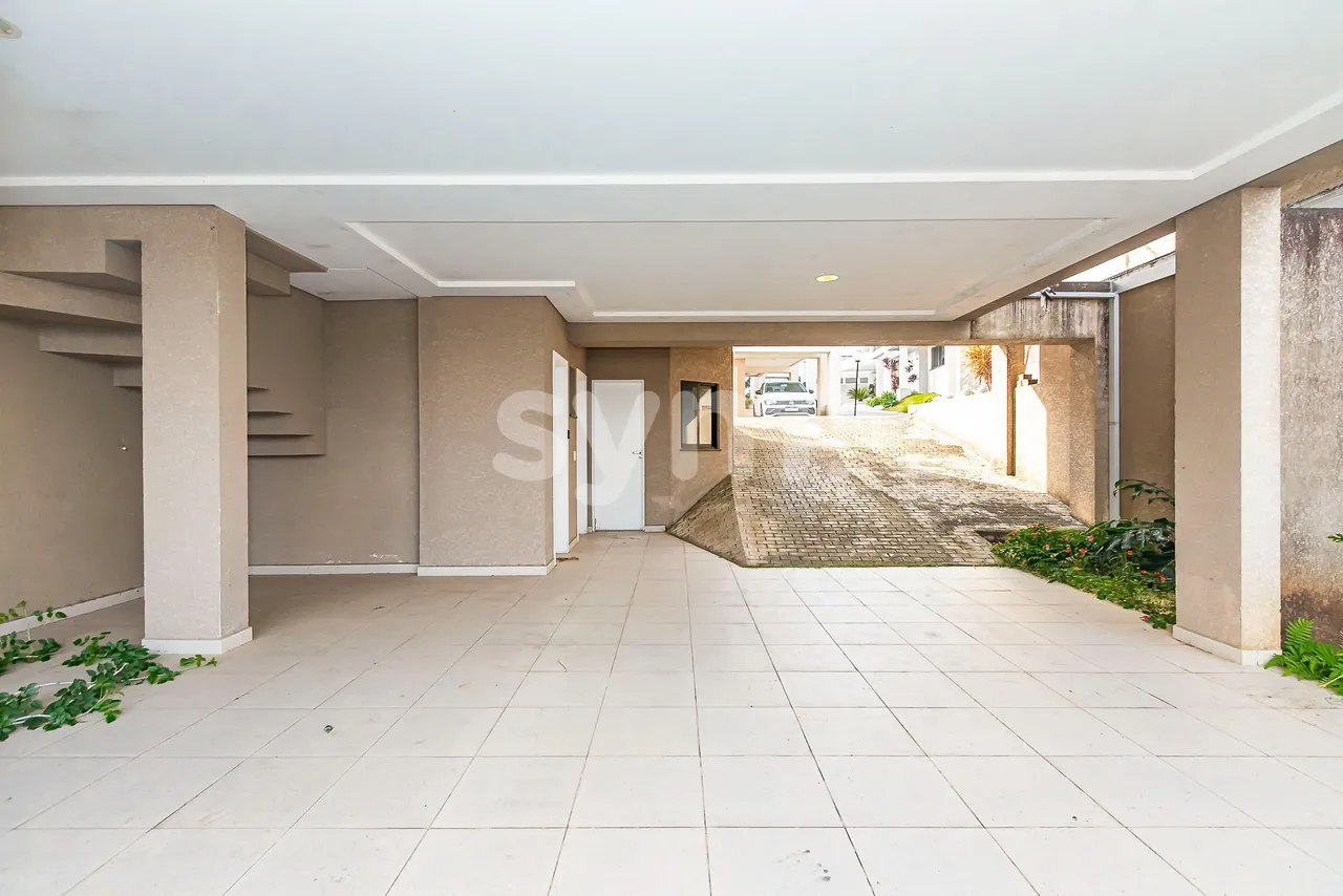 House in a gated community with 5 bedrooms and 3 suites — photo 10