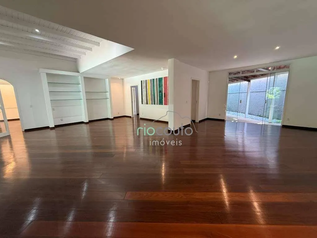 Casa com 5 quartos, 990 m² e 2 vagas, perto das janelas — photo 102