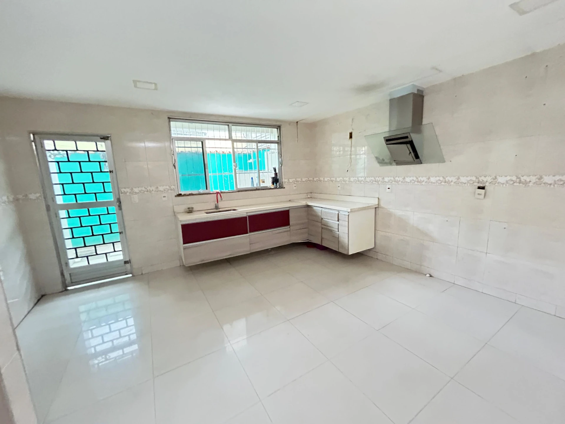 House, 300 m², with a walk-in closet — photo 20