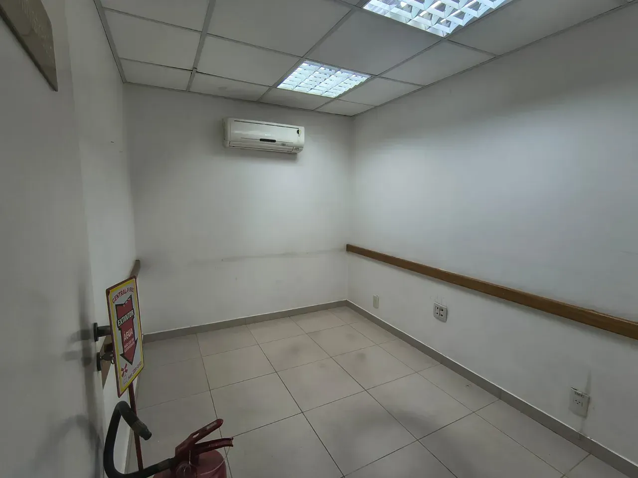 Unfurnished house with 5 bedrooms and 5 bathrooms, 352 m² — photo 13