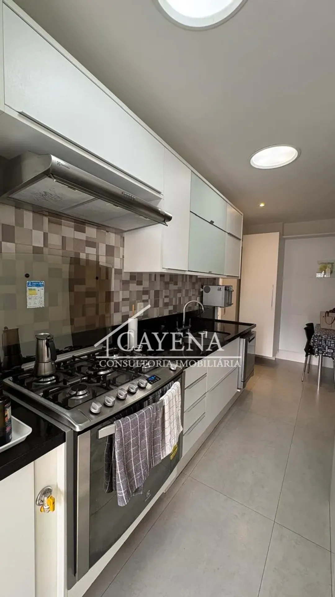 Apartment on the 12th floor with a water view — photo 9