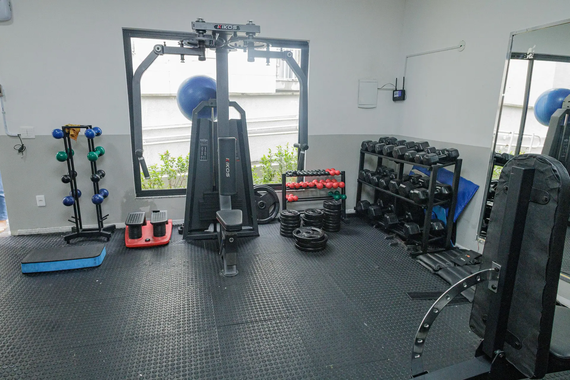 2-bedroom apartment in a building with a gym — photo 8
