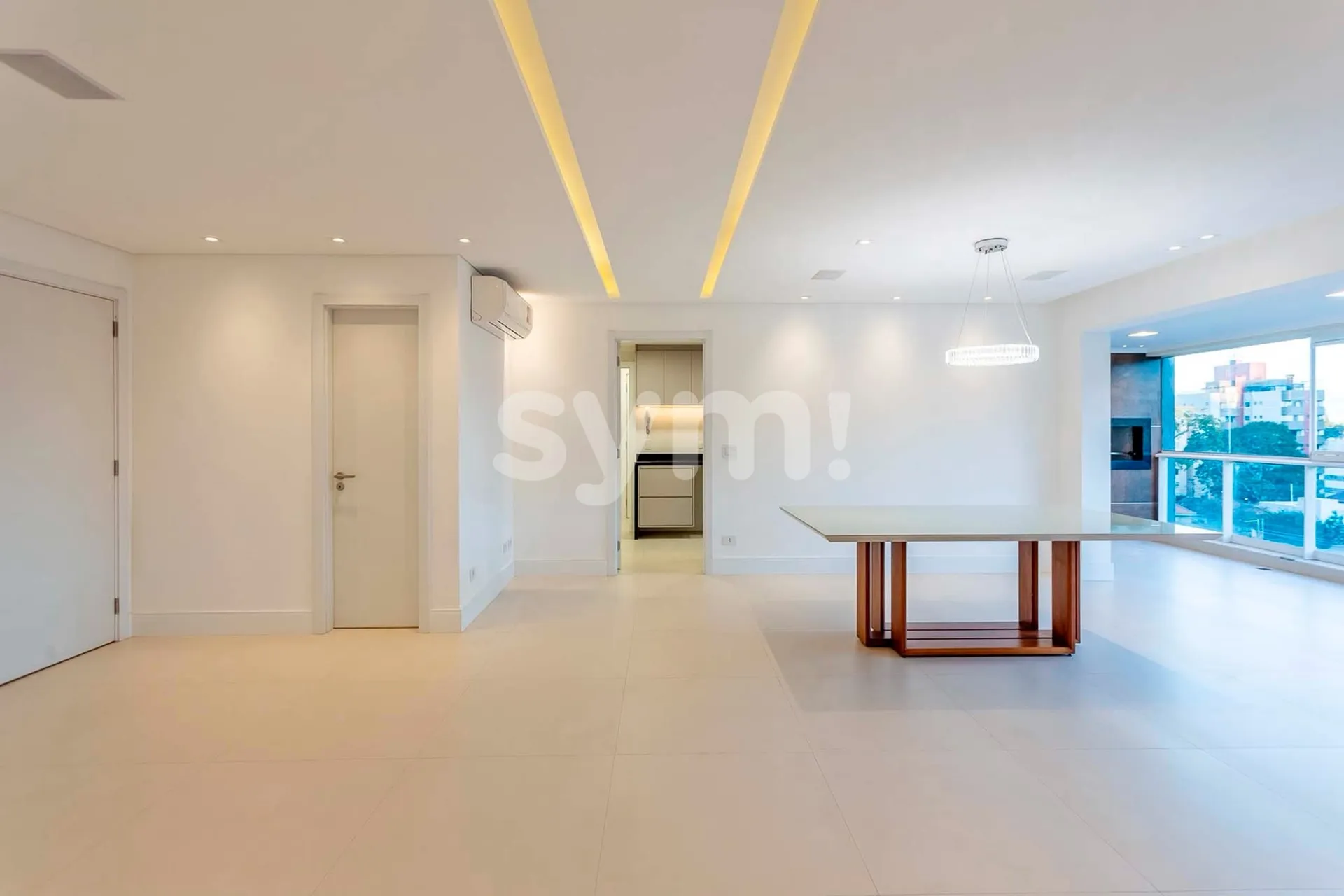 256 m² apartment with 3 en-suite bedrooms and enclosed balcony — photo 7