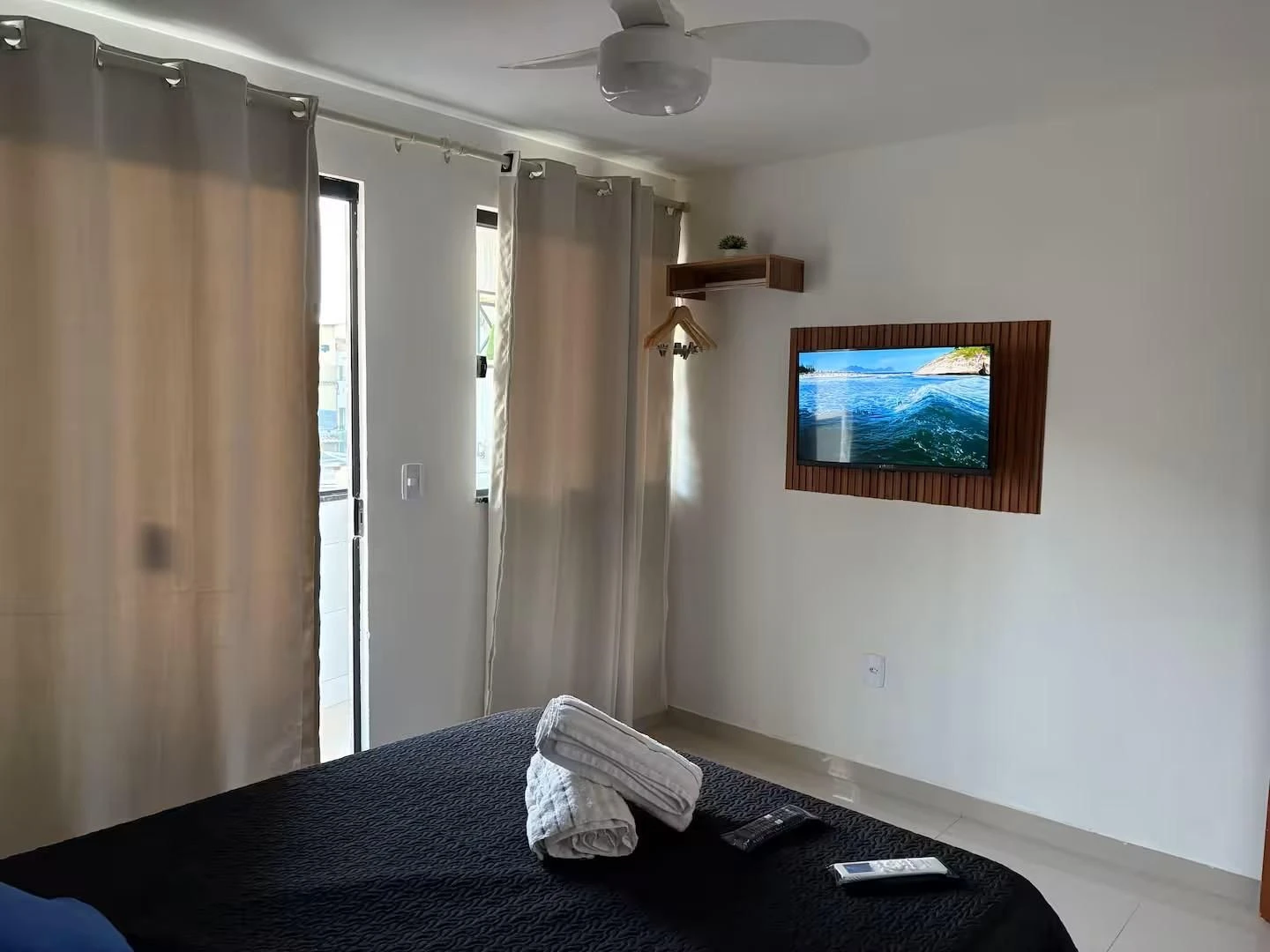 Furnished 1-bedroom apartment with open kitchen — photo 10