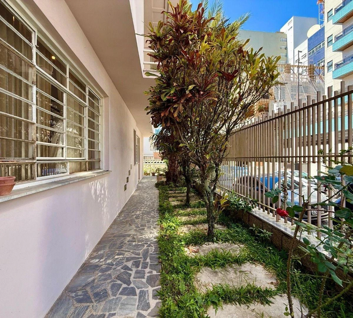 House, 286 m², with wood or laminate floors — photo 18