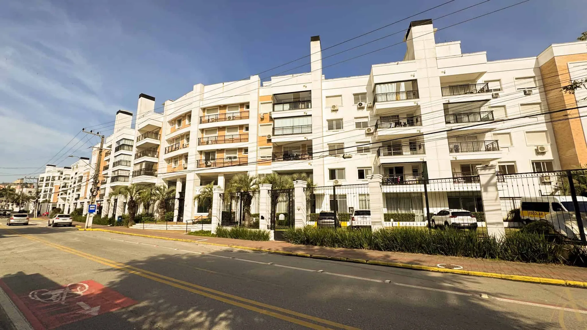 149 m² furnished apartment with a built-in grill on the balcony — photo 12