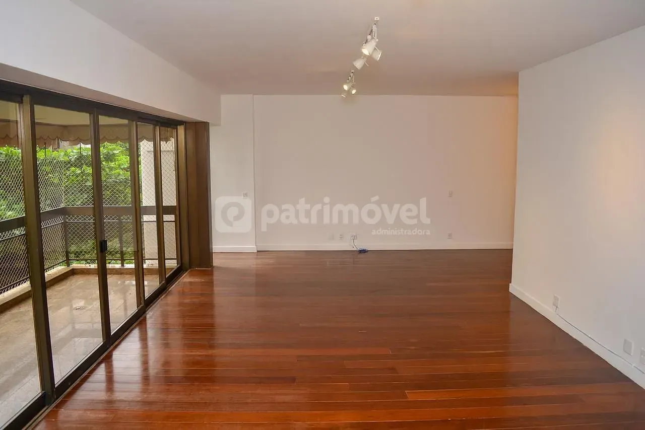 4-bedroom apartment with pool and 3 parking spaces — photo 33