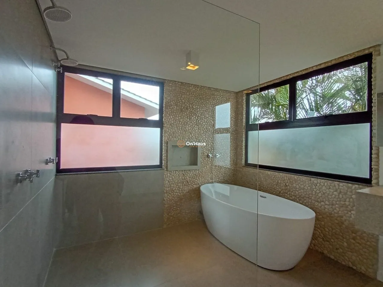 Rental house with 6 en-suite bedrooms and 513 m² — photo 8